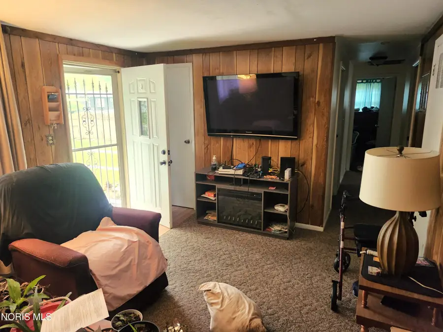 1039 Cherry Street, Fostoria, OH 44830 - #3