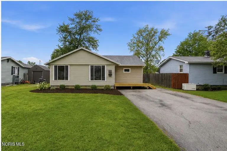 128 W Clark Street, Fostoria, OH 44830 - #1