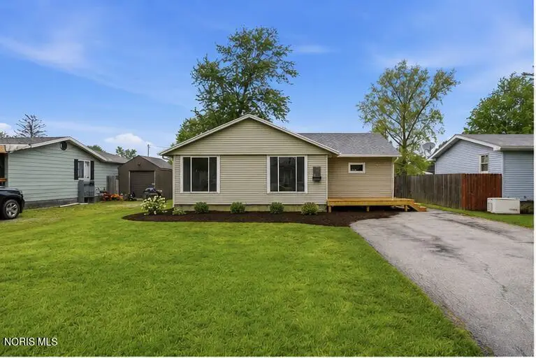 128 W Clark Street, Fostoria, OH 44830 - #3