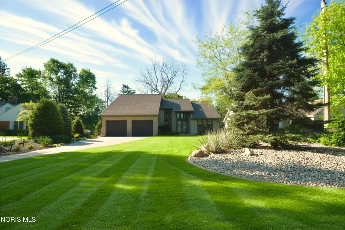 530 Elmway Dr, Maumee, OH 43537 - #1
