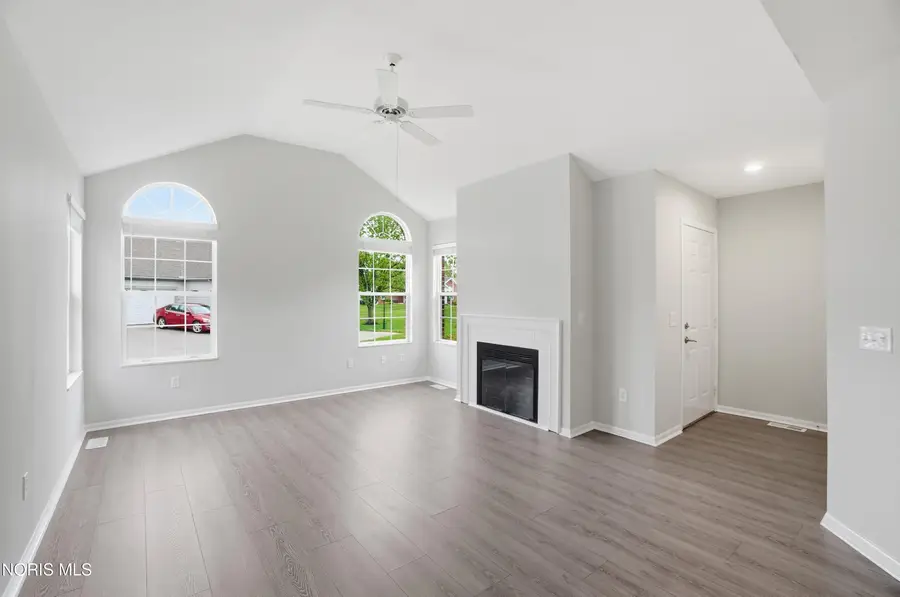 58 E Foxgate Circle, Bowling Green, OH 43402 - #2