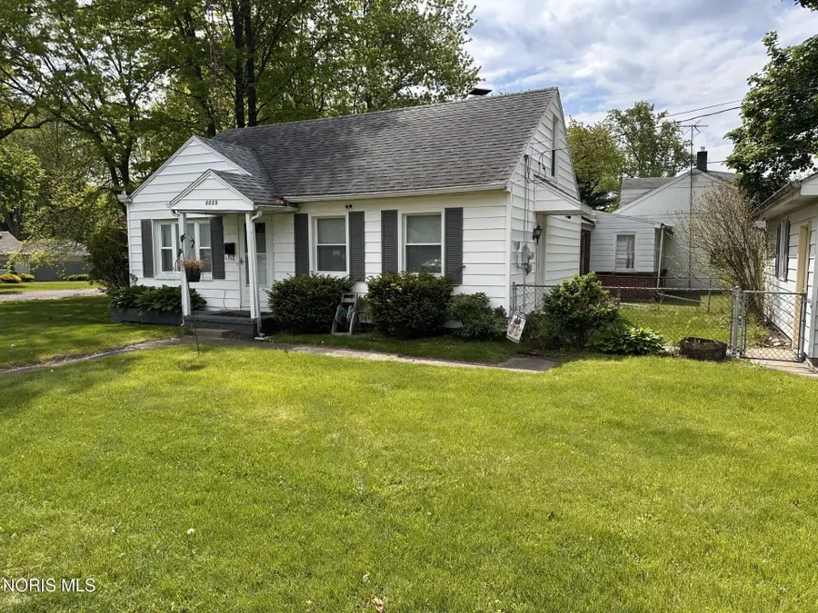 2225 Paradise Avenue, Toledo, OH 43613 - #2