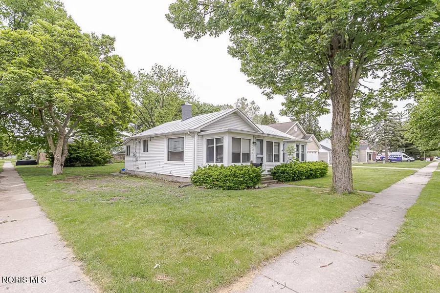 224 E Indiana Avenue, Maumee, OH 43537 - #3