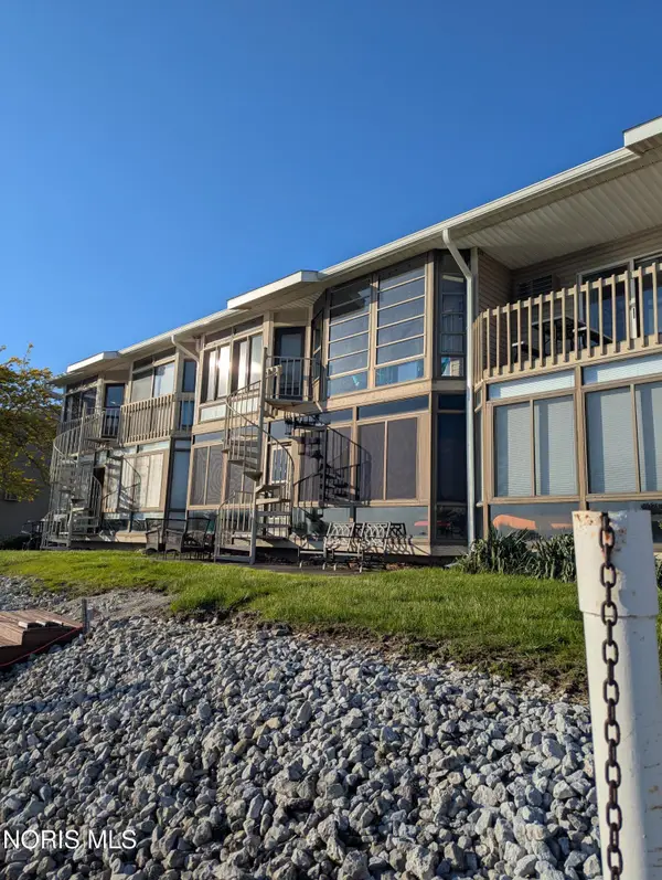 6458 N Harris Harbor Drive, Oak Harbor, OH 43449