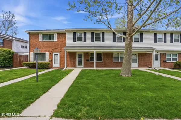 1724 Queenswood Drive #9, Findlay, OH 45840