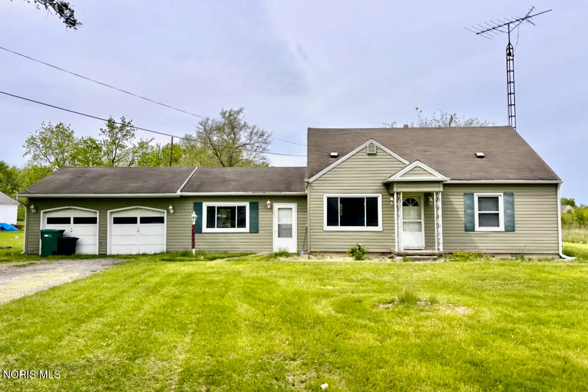 23105 W Edgefield Drive, Genoa, OH 43430 - #1