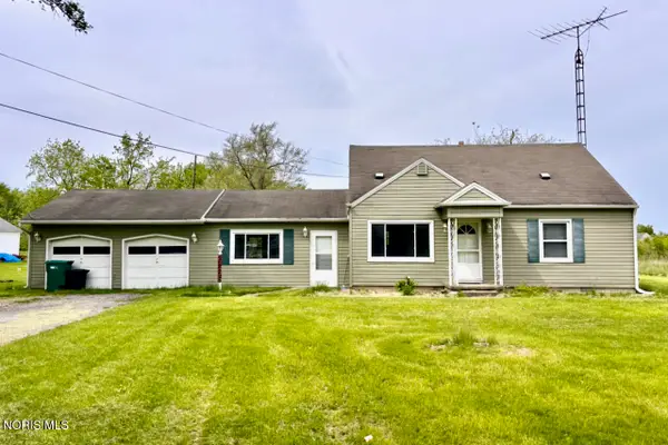 23105 W Edgefield Drive, Genoa, OH 43430