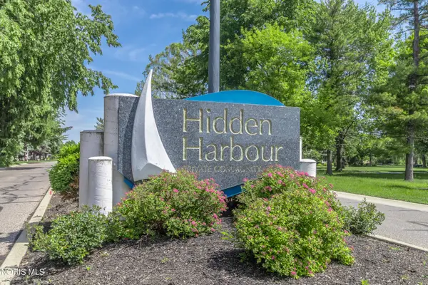 541 E Shoreline Drive, Holland, OH 43528