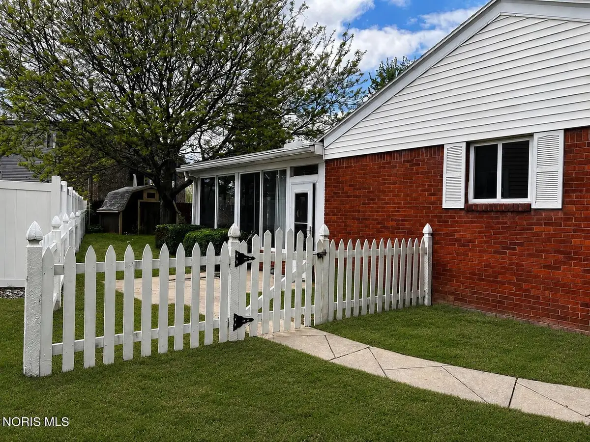 106 Rossway Avenue, Rossford, OH 43460 - #1