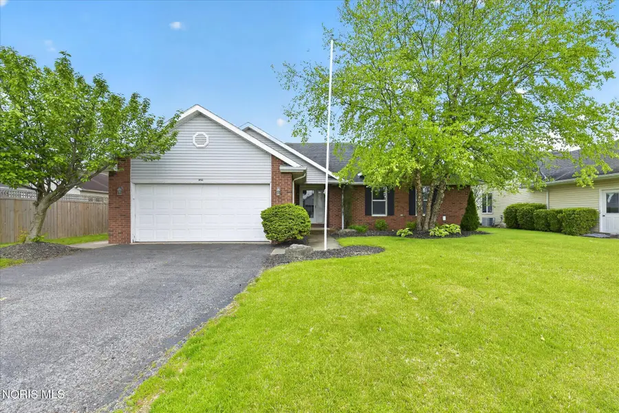 804 Hunters Creek Drive, Findlay, OH 45840 - #2