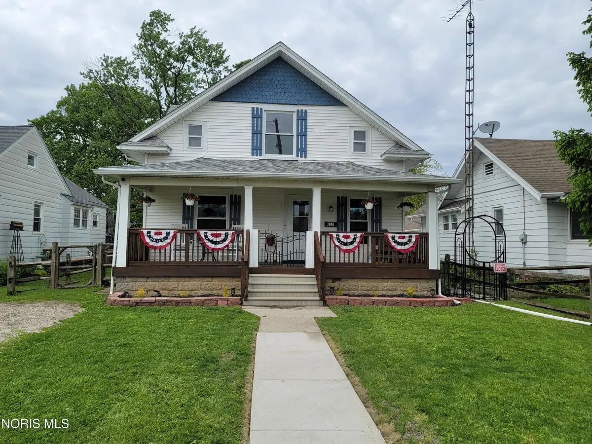 211 E Perry Street, Walbridge, OH 43465 - #1