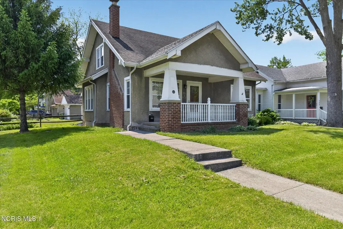 326 E Dudley Street, Maumee, OH 43537 - #1