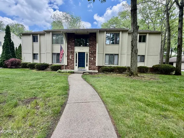 2704 Westcastle Drive #4, Toledo, OH 43615