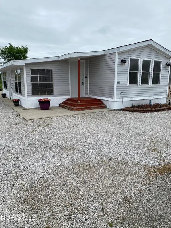 1097 & 1099 N Bass Lane, Oak Harbor, OH 43449