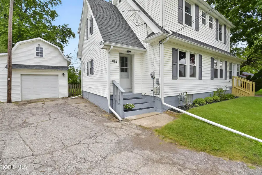 914 Michigan Avenue, Waterville, OH 43566 - #3