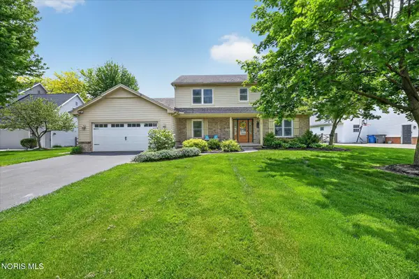 1212 Valley Bluff Drive, Perrysburg, OH 43551