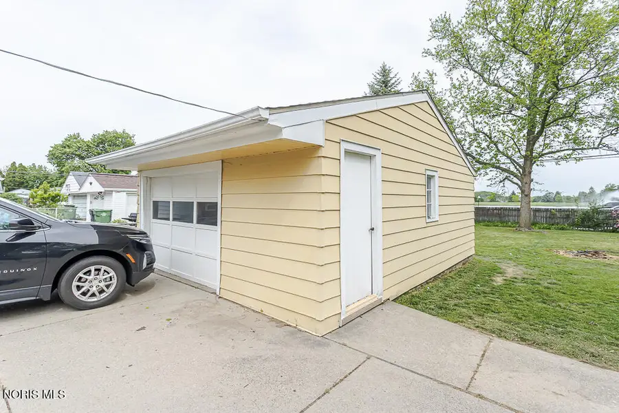 4518 Thackeray Road, Maumee, OH 43537 - #3