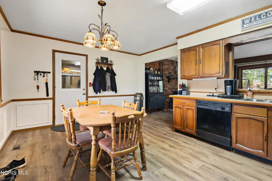 26870 W Woodland Court, Millbury, OH 43447 - #2