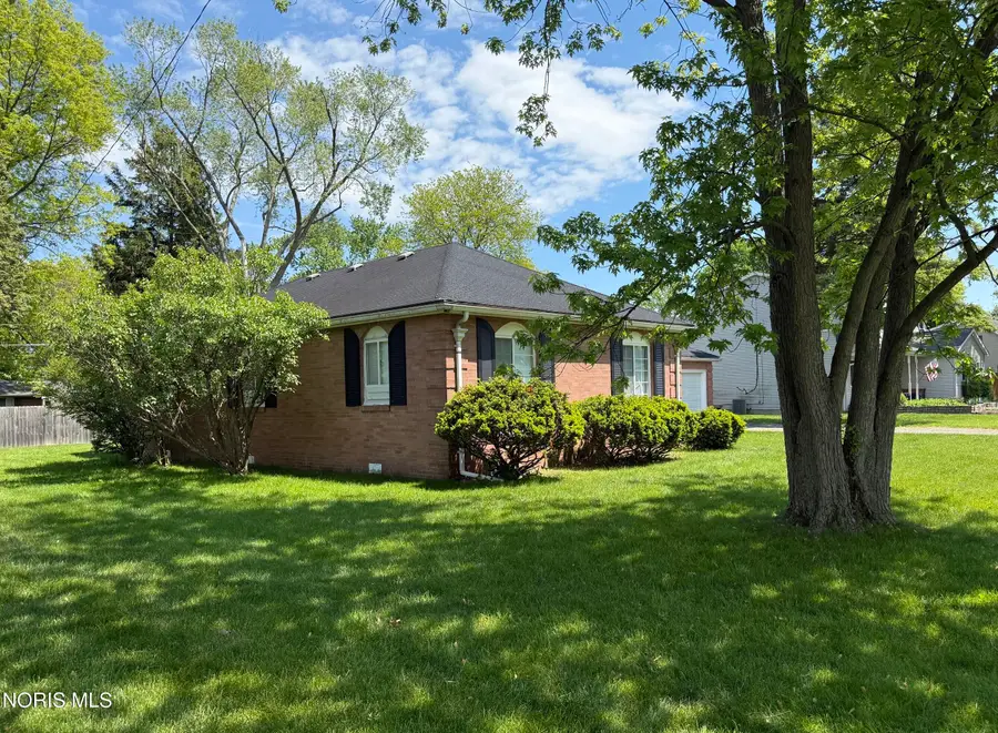 2145 Green Valley Drive, Toledo, OH 43614 - #2