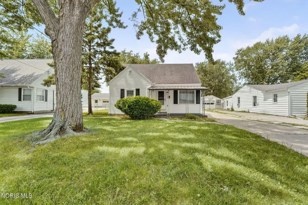 407 N Grove Street, Walbridge, OH 43465 - #1