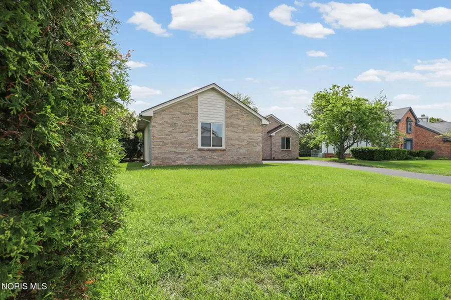 1705 Henthorne Drive, Maumee, OH 43537 - #2