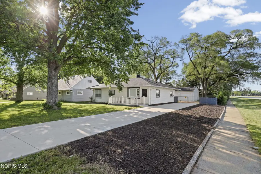 586 Garfield Drive, Perrysburg, OH 43551 - #3