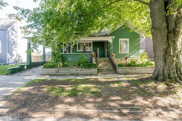 449 College Avenue, Fostoria, OH 44830