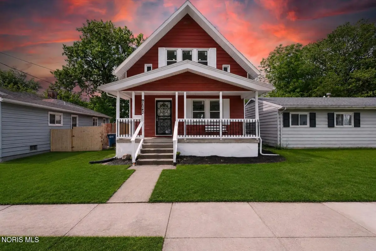 2042 Airline Avenue, Toledo, OH 43609 - #1