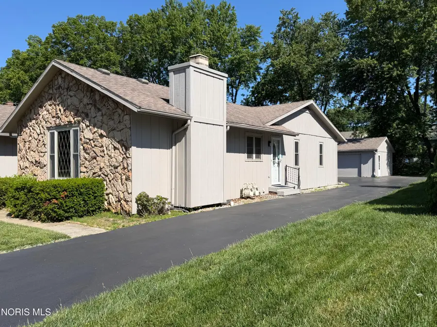 6802 Woodmeadow Drive, Toledo, OH 43617 - #2