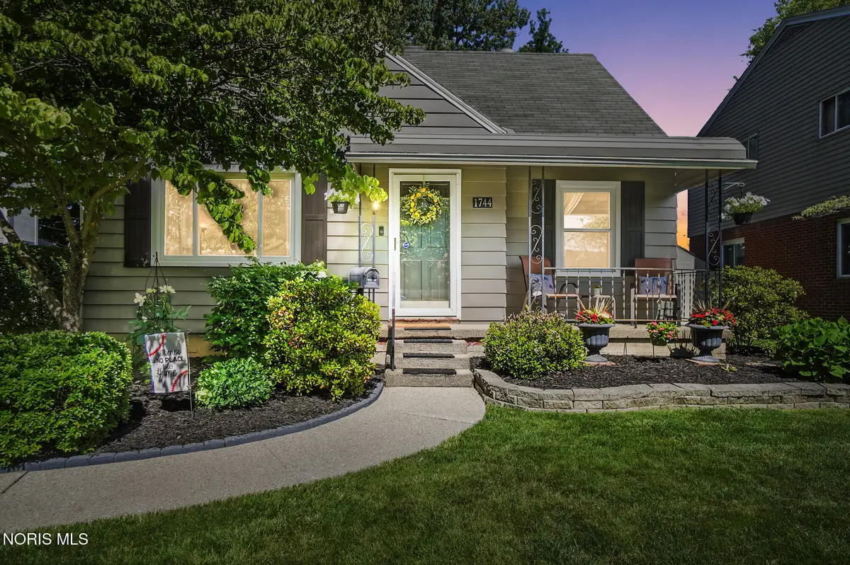 1744 Heatherdowns Boulevard, Toledo, OH 43614 - #1