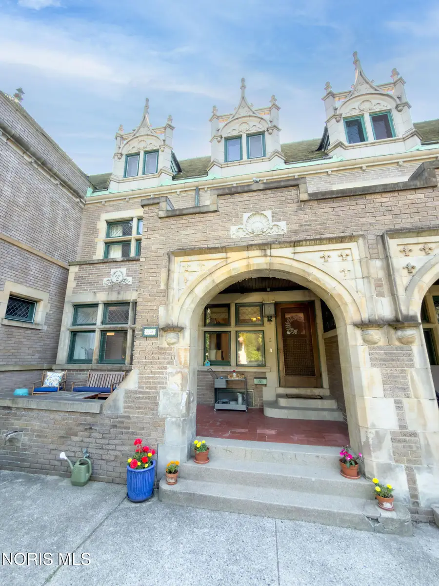 2369 Scottwood Avenue, Toledo, OH 43620 - #3