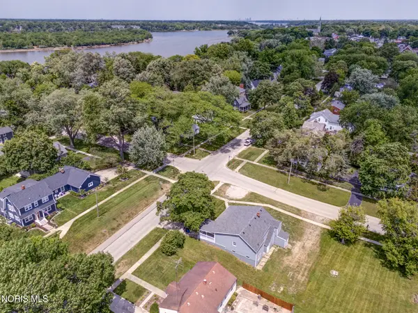 402 W 2nd Street, Perrysburg, OH 43551