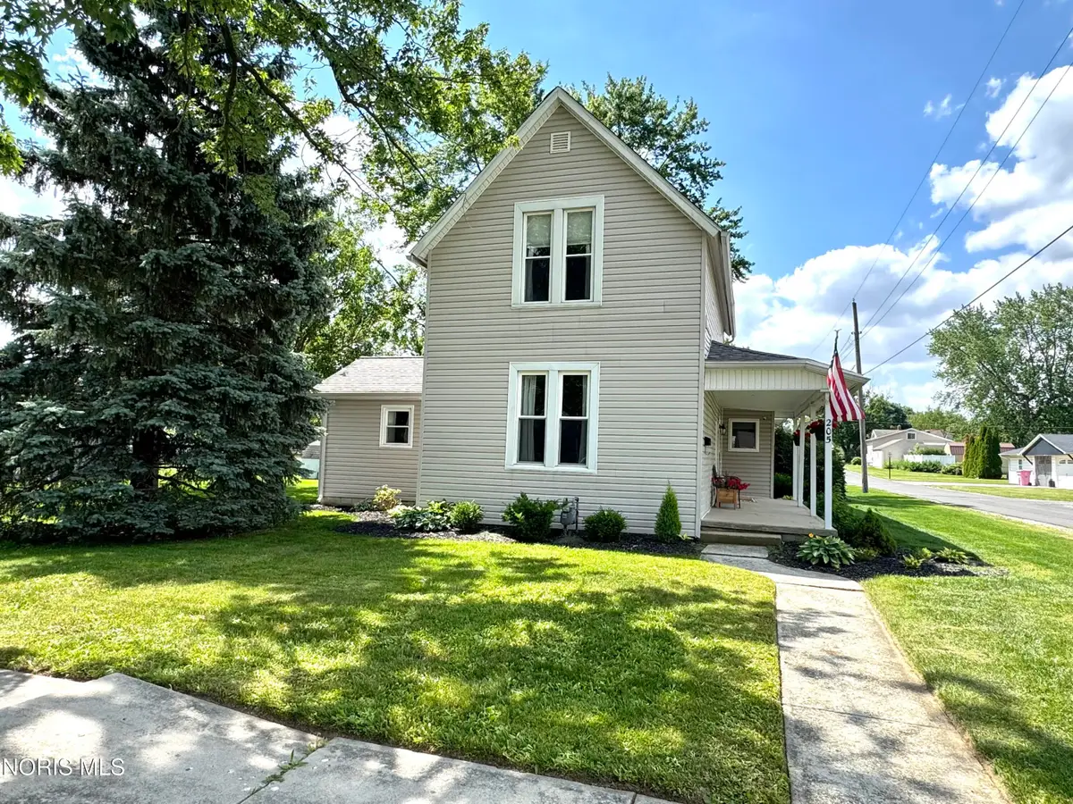205 E Wallace Street, Findlay, OH 45840 - #1