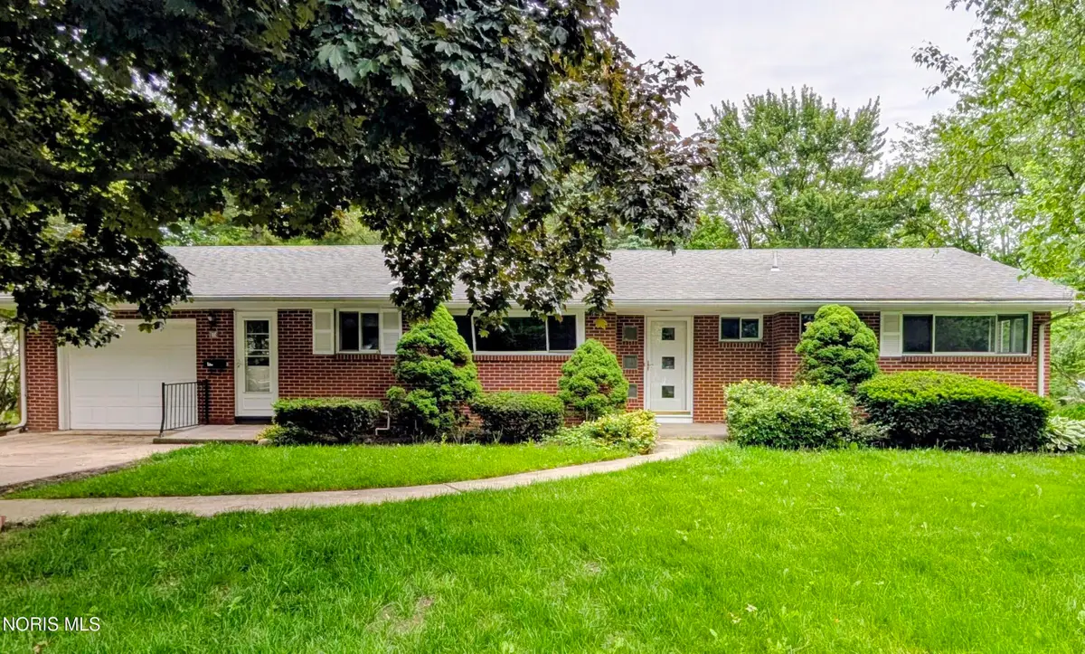 814 N Grove Street, Bowling Green, OH 43402 - #1
