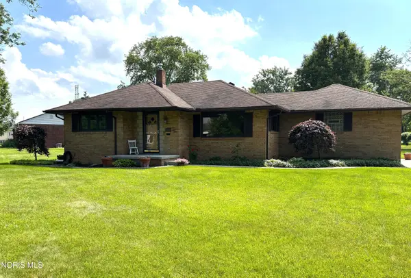 647 Valley Drive, Rossford, OH 43460