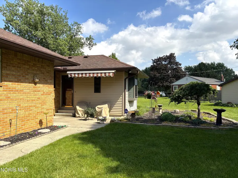 647 Valley Drive, Rossford, OH 43460 - #3