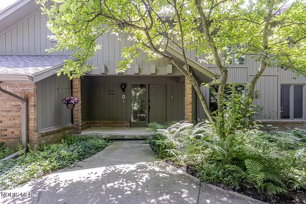 29642 E River Road, Perrysburg, OH 43551