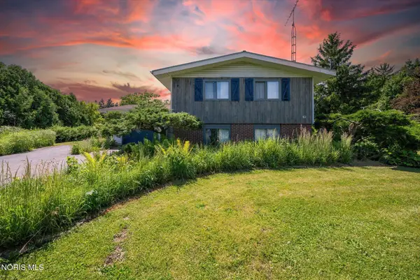 1536 Berkey Road, Swanton, OH 43558