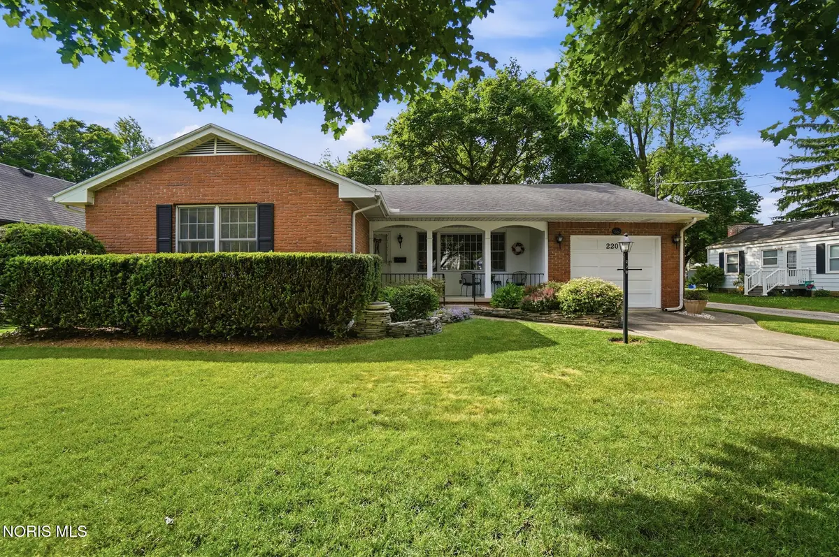 220 W 5th Street, Perrysburg, OH 43551 - #1