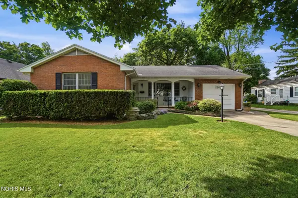 220 W 5th Street, Perrysburg, OH 43551