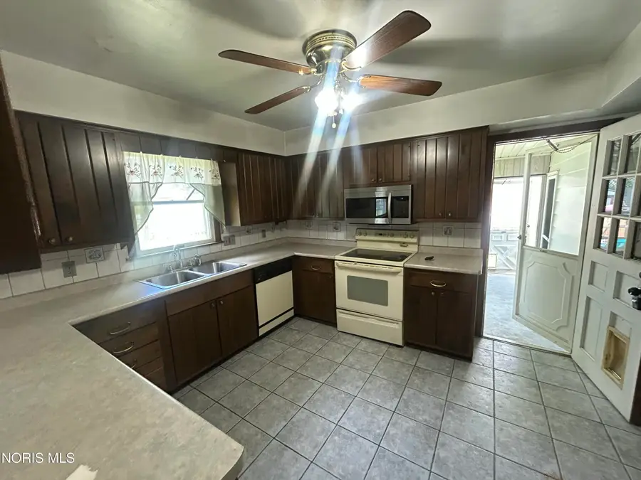 2943 Iroquois Drive, Oregon, OH 43616 - #2