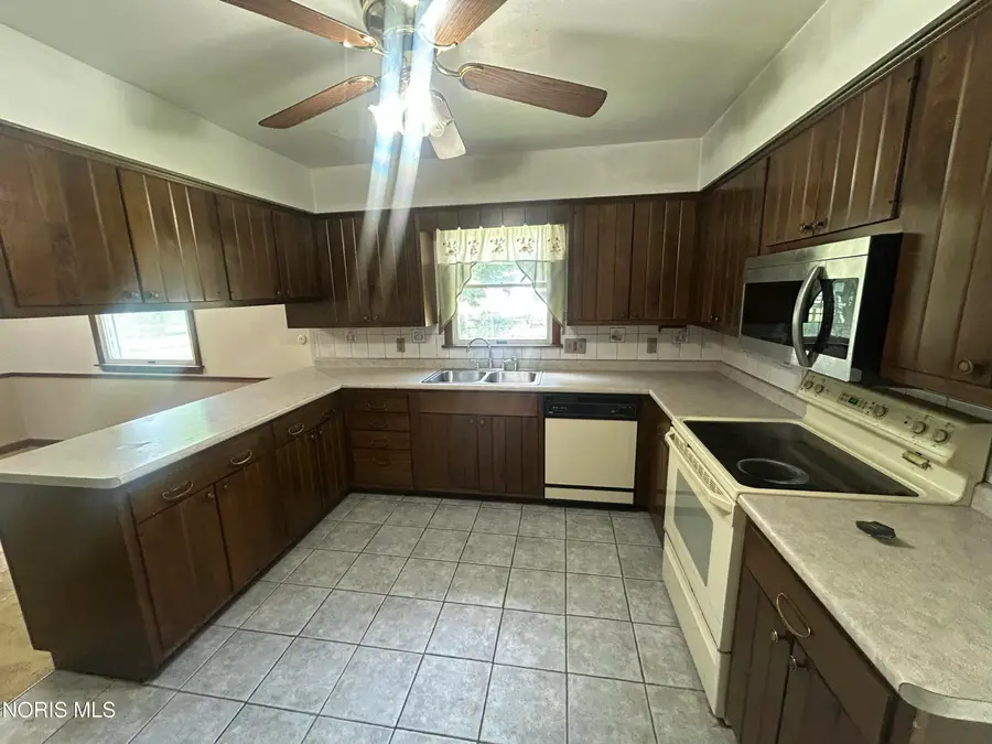 2943 Iroquois Drive, Oregon, OH 43616 - #3