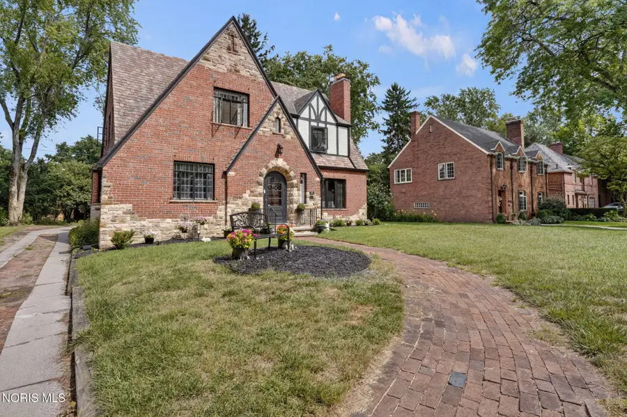 2718 Barrington Drive, Toledo, OH 43606 - #2