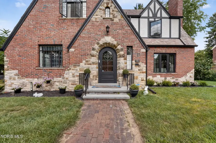 2718 Barrington Drive, Toledo, OH 43606 - #3