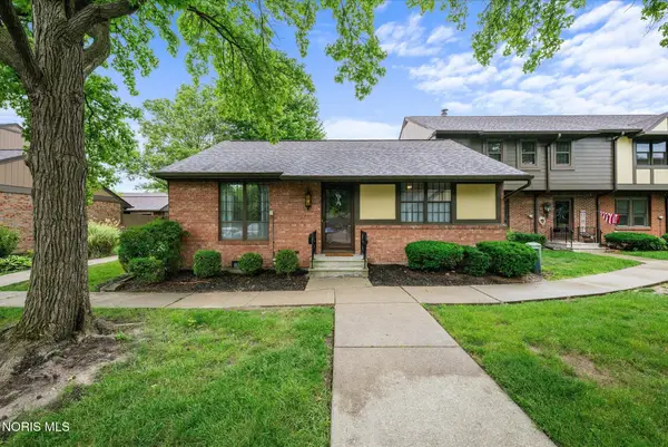 22 Knollwood Drive, Perrysburg, OH 43551