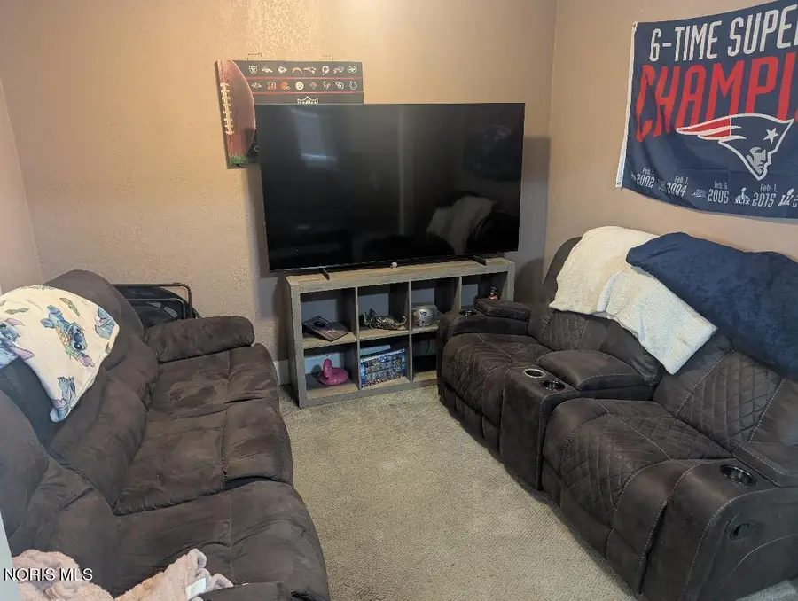 223 Valleywood Drive, Toledo, OH 43605 - #2