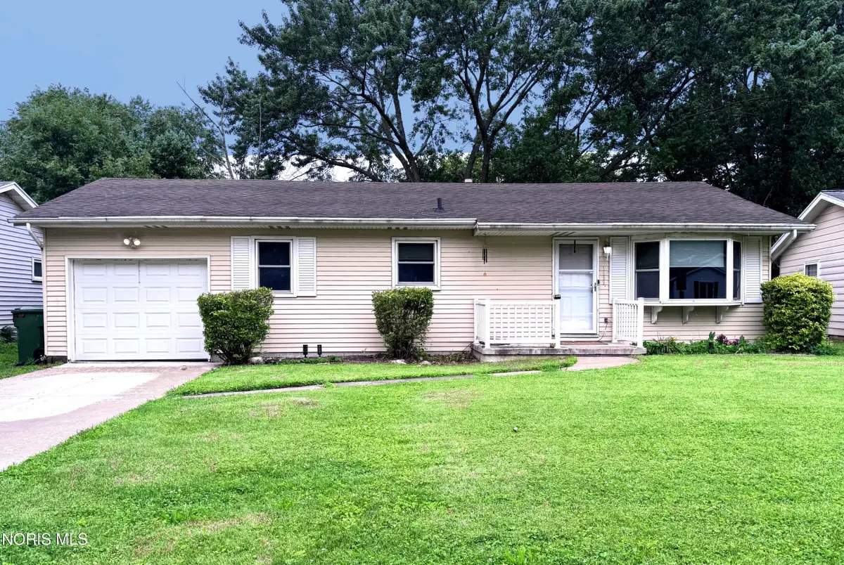 1059 Village Drive, Bowling Green, OH 43402 - #1