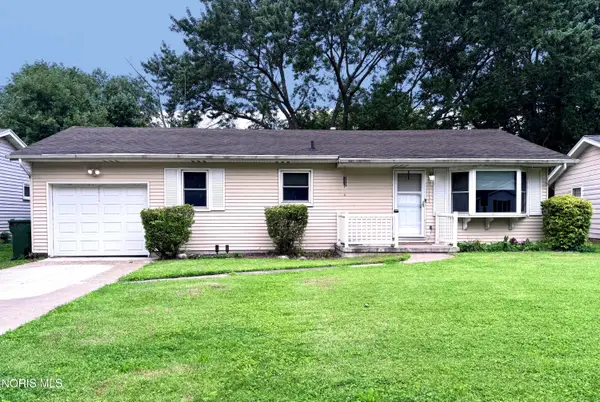 1059 Village Drive, Bowling Green, OH 43402