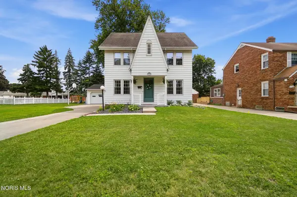 2730 Eastmoreland Drive, Oregon, OH 43616