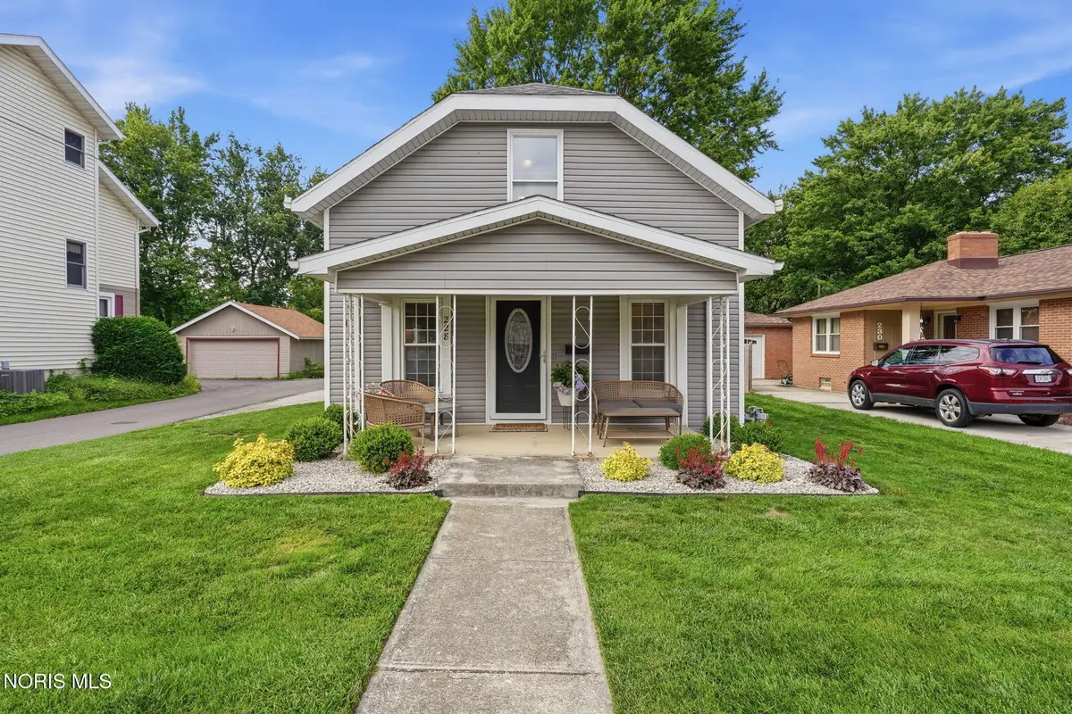 228 E Wallace Street, Findlay, OH 45840 - #1